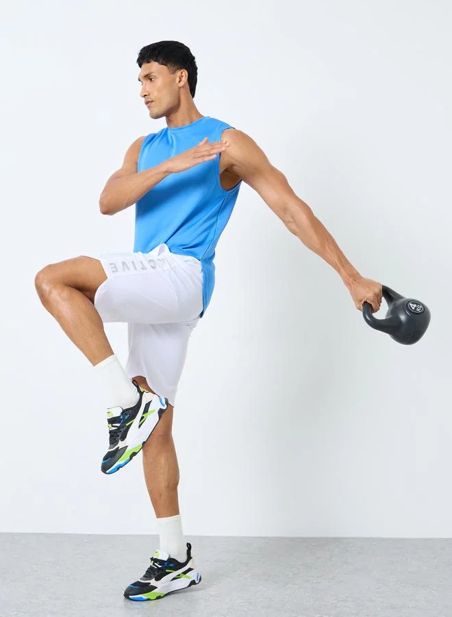 ستايلي اكتيف تيشيرت كت بتفاصيل شق جانبي